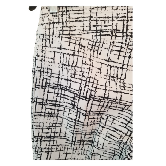 Artex Fashions Black White Striped Women's Bermuda Pants Size 30, Inseam 12.5 in - Picture 7 of 8
